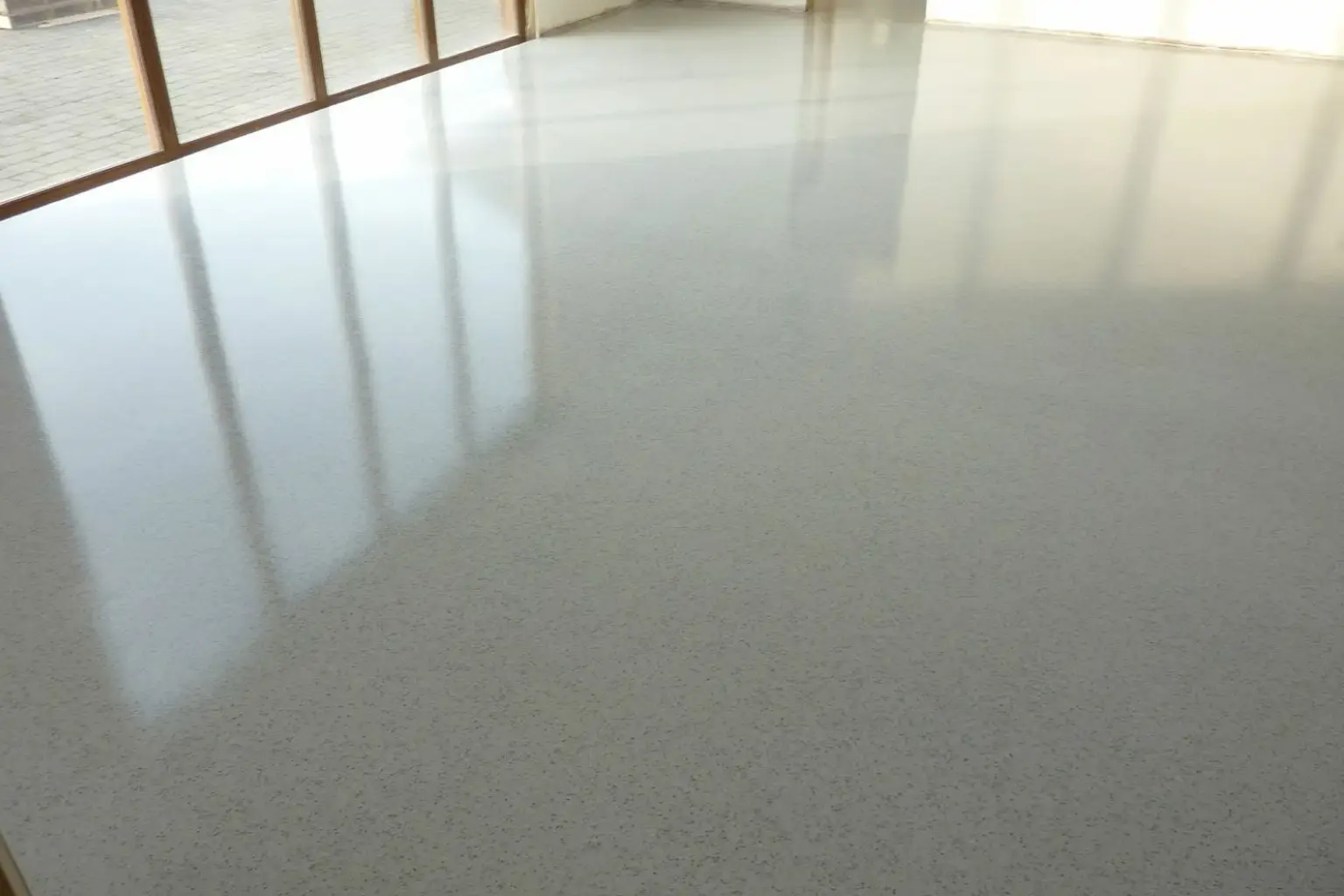 Pros and Cons of Polyaspartic Floor Coating